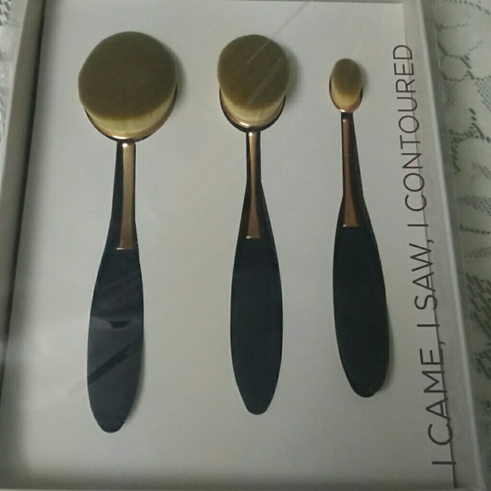 Contour brushes